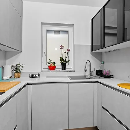Leone Apartman