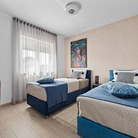 Leone Apartment