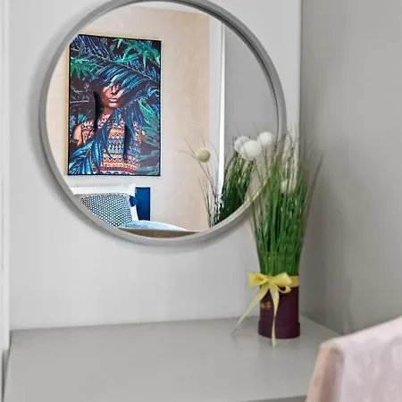 Leone Apartment *