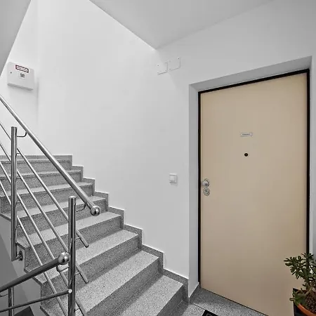 Leone Apartment
