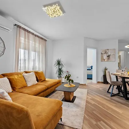Leone Apartment